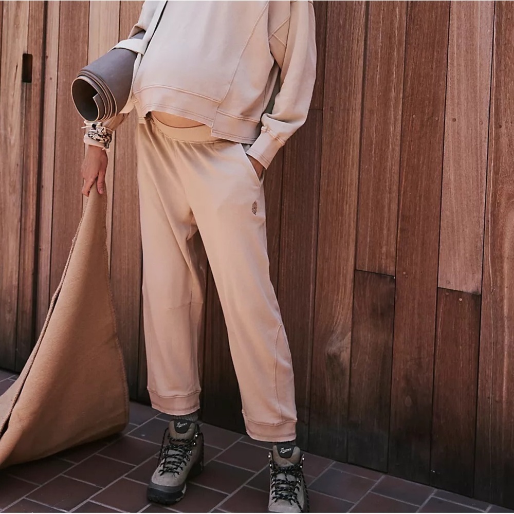 NWT NEW Free people movement x Hatch intercept pants in desert sand